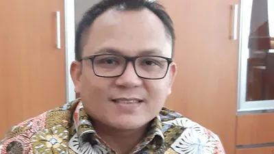 Anies Harus Jelaskan ke Publik Soal Rencana PKL Mangkal di Atas Trotoar
