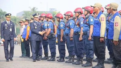Gubernur DKI Jakarta, Anies Baswedan, saat melepas 65 orang anggota Satgas Terpadu di Lapangan Monas, Jakarta Pusat, Selasa pagi (17/9/2019)/Twitter @DKIJakarta
