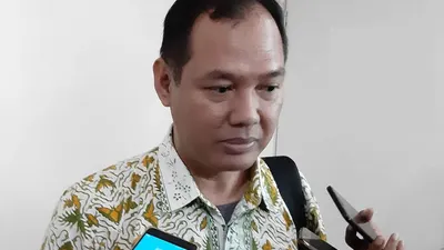 Trotoar untuk Lapak PKL, Anies Jangan Cari Alasan Pembenaran