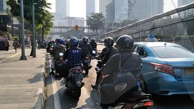 Kendaraan yang melintas di ruas Jalan Jenderal Sudirman/Ayojakarta.com