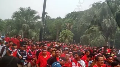 Suporter Indonesia memasuki area Gelora Bung Karno/Ayojakarta.com