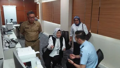 Deputi Pelayanan Publik, Kemenpan RB saat meninjau MPP Kota Bogor. (ayobogor.net)