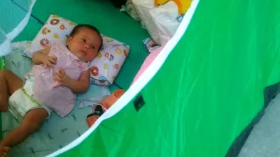 Bayi pencari suaka di trotoar Kebon Sirih. (ayojakarta.com)