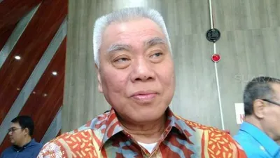 Ketua Harian PBSI Alex Tirta usai menghadiri penandatanganan MoU dengan Kemenpora terkait pencairan dana Pelatnas dan persiapan Olimpiade 2020 di Gedung Kemenpora, Jakarta, Selasa (11/2/2020). [Suara.com/Arief Apriadi]