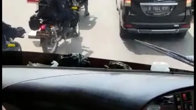 Screenshot pengawalan rombongan Persib di Jakarta.