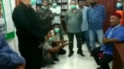 Bupati Pidie Roni Ahmad menyebut virus corona senjata biologis (Screenshot Youtube Fajri Official)