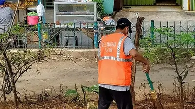Kelurahan Cilincing saat melaksanakan Operasi Tertib Masker (TibMask) di Jalan Bhakti, Cilincing, Jakarta Utara/dok: utara.jakarta.go.id