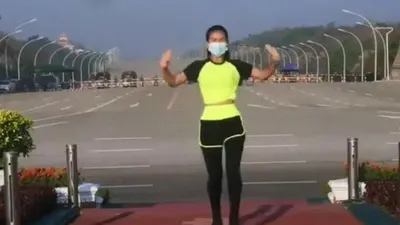 Kudeta Myanmar, Perempuan Ini Malah Asyik Aerobik (Twitter @VonKoutli)