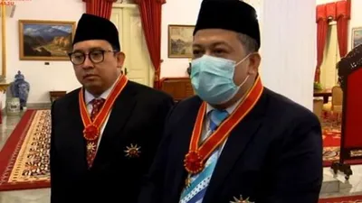 Tangkap layar video eks dua pimpinan DPR, Fadli Zon dan Fahri Hamzah seusai menerima penghargaan Bintang Mahaputera Nararya dari Presiden Jokowi di Istana Negara. (Youtube Istana)