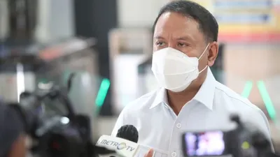 Menteri Pemuda dan Olahraga Republik Indonesia (Menpora RI) Zainudin Amali meminta serius kepada para atlet, terlebih atlet yang diproyeksikan untuk olimpiade, dan yang menjalani pemusatan latihan nasional (pelatnas) untuk lebih disiplin dalam menjalankan protokol kesehatan Covid-19. Menpora RI akan memprioritaskan vaksin untuk atlet yang akan berjuang di Olimpiade.(/kemenpora.go.id)