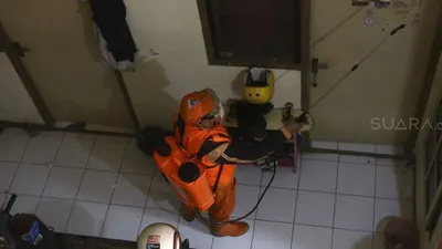 Jakarta Semprotkan Disinfektan dengan Drone