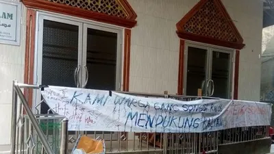 Musala Baitus Salam di Tambora yang digunakan untuk isolasi mandiri 14 orang anggota keluarga. (Suara.com/Arga).