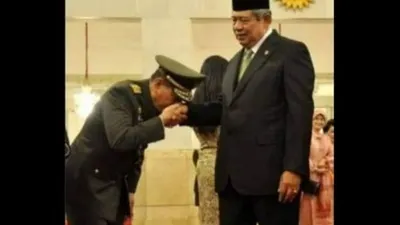 Foto Lawas SBY Lantik Moeldoko jadi Panglima TNI (Twitter)