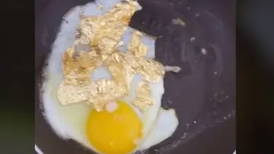 Telur ceplok bertabur emas / TikTok @cia.hartono