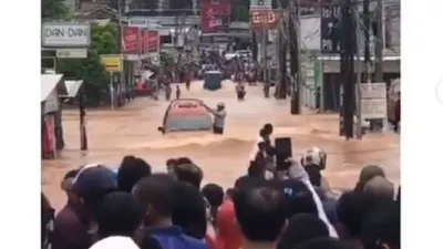 Isuzu Panther terjang banjir dengan mudahnya (instagram)