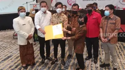 Gibran Rakabuming Raka dan Teguh Prakosa ditetapkan sebagai pemenang Pilkada Kota Solo 2020.(Suara.com/R Augustino)