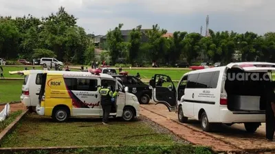 Jenazah pasien covid-19 terus berdatangan ke Tempat Pemakaman Umum (TPU) Bambu Apus, Cipayung, Jakarta Timur hingga Selasa (26/1/2021) siang. (Suara.com/Bagaskara)