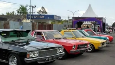 Peserta carshow dalam Holden Festival Yogyakarta [Mobimoto.com/Cesar Uji Tawakal].