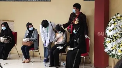 Istri dan keluarga pramugara Sriwijaya Air SJ 182 di RS Polri. (Suara.com/Bagaskara)
