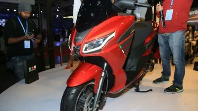 Tampilan depan Aprilia SXR 160 (GaadiWaadi.com)