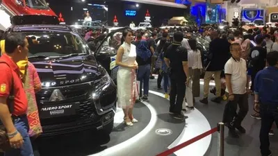 Suasana di booth Mitsubishi Motors, GIIAS 2019. Sebagai ilustrasi penjualan produk [Suara.com/Dian Hapsari].