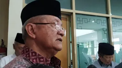 Sekjen MUI Pusat Anwar Abbas saat ke kantor PP Muhammadiyah untuk melayat almarhum Yunahar Ilyas, Jumat (3/1/2020). [Uli Febriarni / Kontributor]