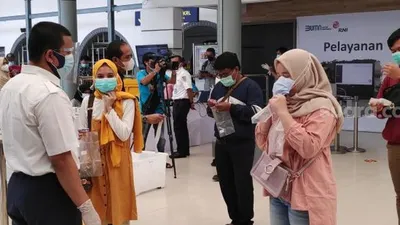 Penerapan tes Covid-19 di Stasiun Senen, Jakarta Pusat dengan alat Genose C19 atau alat screening Gadjah Mada Electric Nose Covid-19 mulai dilakukan hari ini, Jumat (5/2/2021). (Suara.com/Bagaskara)