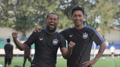 Dua pemain PSIS Semarang, Abanda Rahman dan Soni Setyawan. (Ayojakarta.com/Budi Cahyono)
