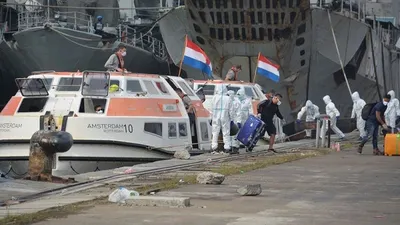 Evakuasi ABK MV Amsterdam. (tni.mil.id)