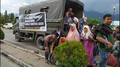 Tim ACT memberangkatkan pengungsi asal Sumatera Barat dengan Pesawat Kemanusian jenis Boeing 737 dari Bandara Sentani Kabupaten Jayapura/iNews TV