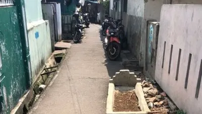 Ada kuburan di sebuah gang sempit di Jakarta (Twitter-ardibhironx)
