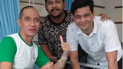 Almarhum Agung Hercules saat masih dalam perawatan di rumah sakit. (@agunghercules88/Instagram)