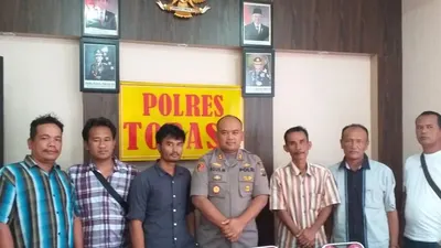 Kapolres Tobasa, AKBP Agus Waluyo bersama para utusan Kelompok Tani