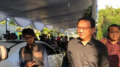 Mantan Gubernur DKI Jakarta, Basuki Purnama alias Ahok, melayat ke rumah duka BJ Habibie/Liputan6