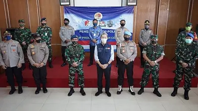 Alumni AKABRI 1989 bagikan ratusan paket sembako di Bogor. (dok)