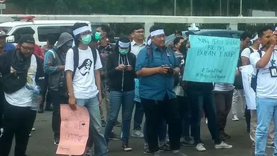 Demonstrasi di depan Gedung DPR RI/Ayojakarta.com