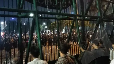 Aksi mahasiswa di depan gedung DPR RI/Ayojakarta.com