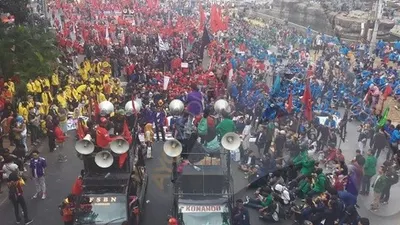Aksi mahasiswa di Patung Kuda Arjuna Wiwaha, Jalan Medan Merdeka Barat, Senin 928/10/2019)/Ayojakarta.com
