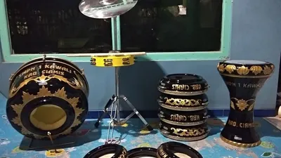 Alat musik hadroh (bintangrebana.com)