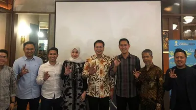 Calon Ketua Umum BPD HIPMI Jaya, Muhamad Alipudin bersama Wakil Ketua DPR, Aziz Syamsuddin (Media HIPMI)