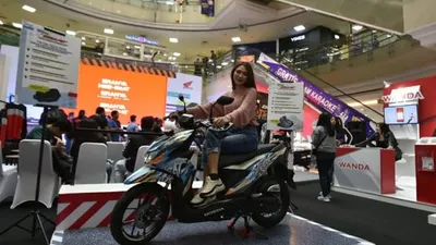 Bergaya di atas sadel All New Honda BeAT (Wahana Makmur Sejati)
