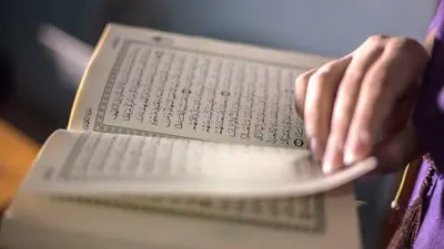 Ilustrasi membaca Al-Qur'an