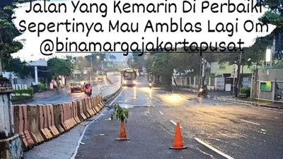 Jalan Flyover Rasuna Said Ambles Lagi. (dok  Instagram @wargajakarta.id)