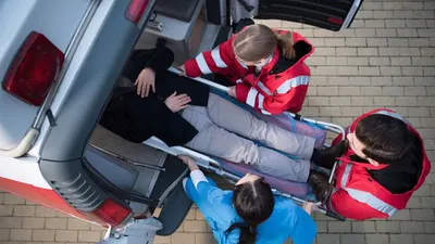 ilustrasi ambulans. shutterstock