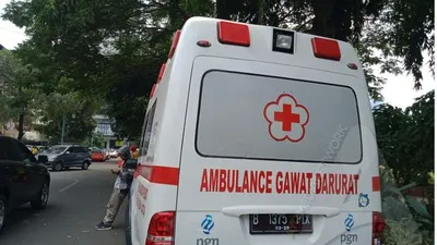 Mobil ambulans PMI yang diamankan di Polda Metro Jaya/Ayojakarta.com
