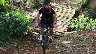 Aksi Andritany saat menaklukkan trek offroad. (dok Persija.id)