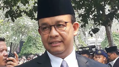 Anies Ancam Cabut Izin Usaha Pembakaran Arang dan Peleburan Aluminium di Cilincing