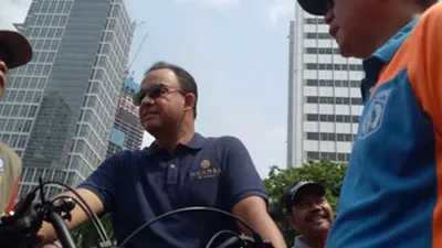 Gubernur DKI Jakarta, Anies Baswedan saat meninjau penataan PKL di Jl MH. Thamrin-Jl Jenderal Sudirman, Jakarta Pusat, Minggu (3/11/2019)/Pemprov DKI