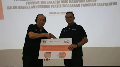 Gubernur Anies Baswedan (kanan) menerima kedatangan Komisaris Utama Mayapada Group, Dato Sri Tahir, di Balai Kota Jakarta.  (Ayojakarta.com/Khoirur Rozi)