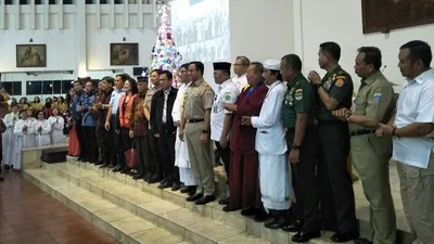 Anies Sanjung Jemaat Gereja yang Buat Pohon Natal Daur Ulang